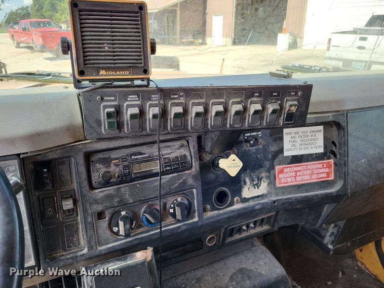 image for item DP5260 1998 International 4900  dump truck