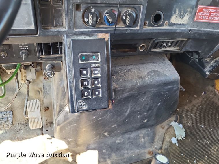 image for item DP5260 1998 International 4900  dump truck