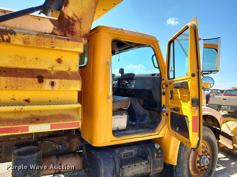 image for item DP5260 1998 International 4900  dump truck