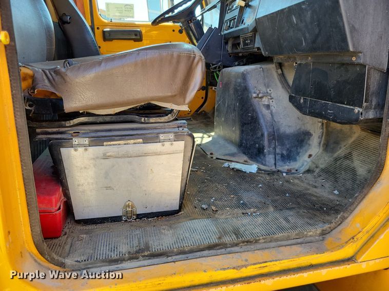 image for item DP5260 1998 International 4900  dump truck