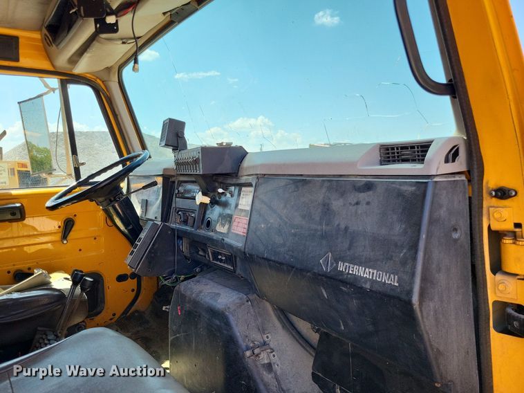 image for item DP5260 1998 International 4900  dump truck