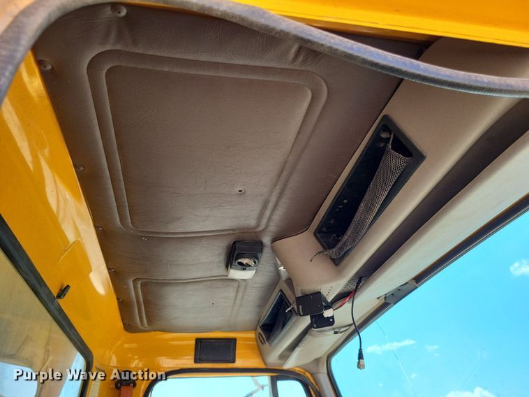 image for item DP5260 1998 International 4900  dump truck