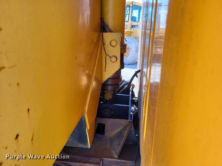 image for item DP5260 1998 International 4900  dump truck