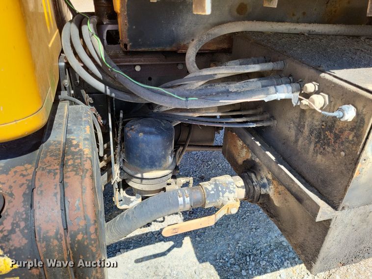 image for item DP5260 1998 International 4900  dump truck