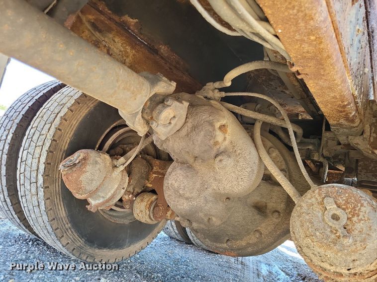 image for item DP5260 1998 International 4900  dump truck