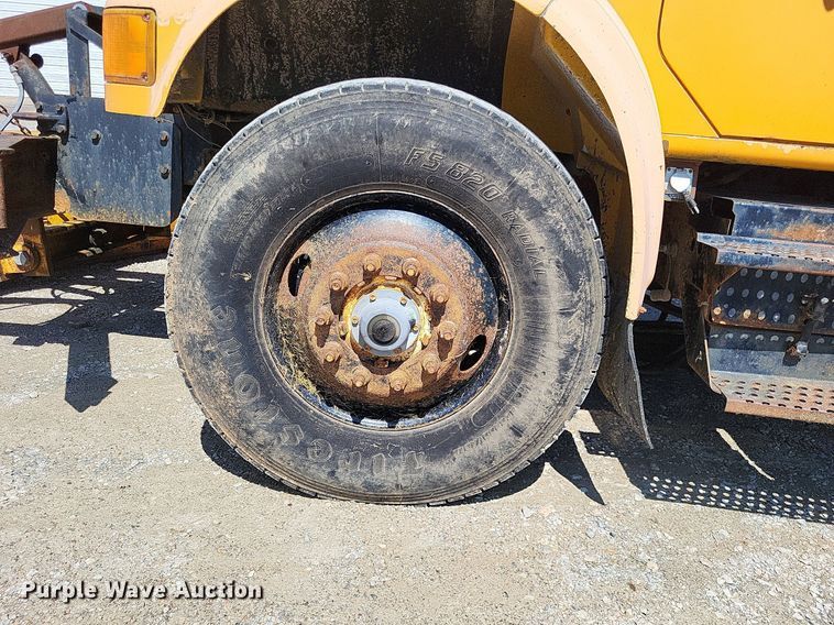 image for item DP5260 1998 International 4900  dump truck