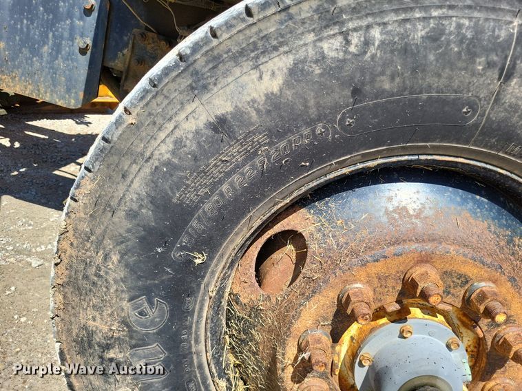 image for item DP5260 1998 International 4900  dump truck