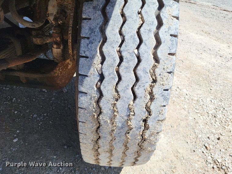 image for item DP5260 1998 International 4900  dump truck