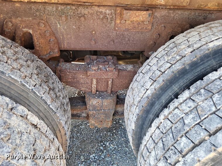 image for item DP5260 1998 International 4900  dump truck