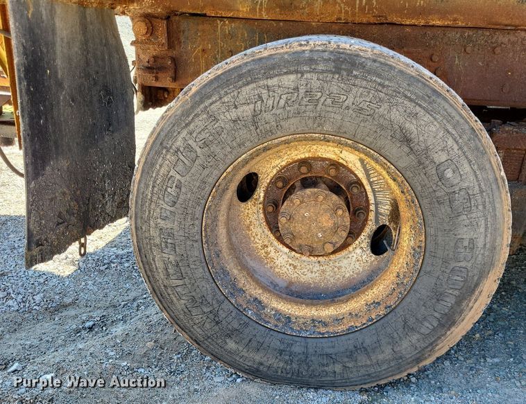 image for item DP5260 1998 International 4900  dump truck