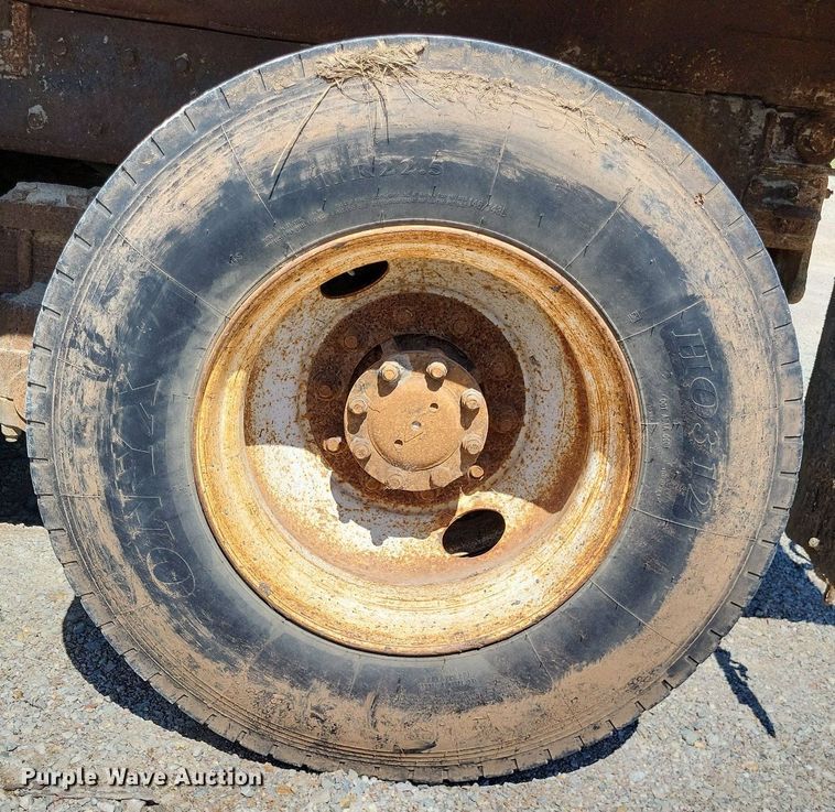 image for item DP5260 1998 International 4900  dump truck