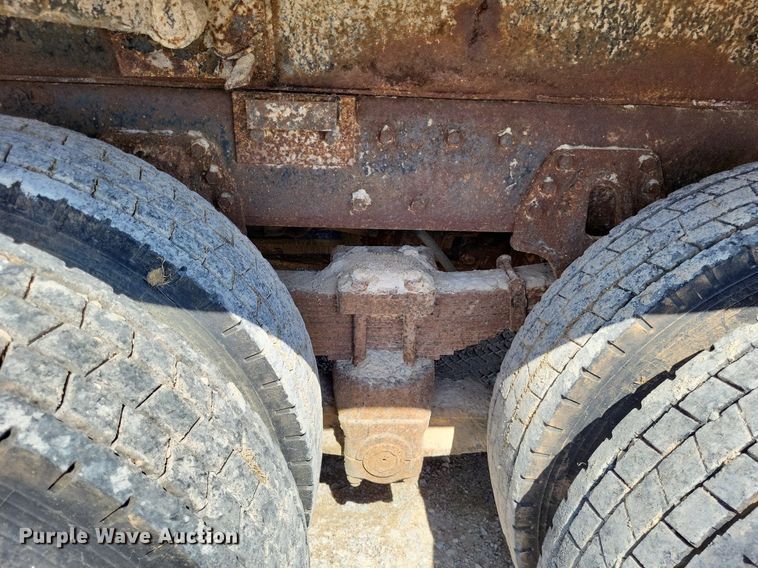 image for item DP5260 1998 International 4900  dump truck