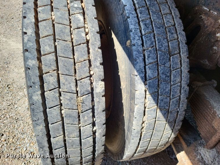 image for item DP5260 1998 International 4900  dump truck