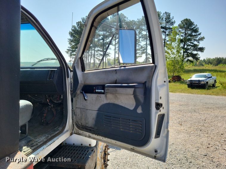 image for item DP5279 1999 GMC C8500  dump truck