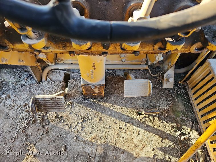 image for item DQ1174 1964 Caterpillar 12E  rigid frame motor grader