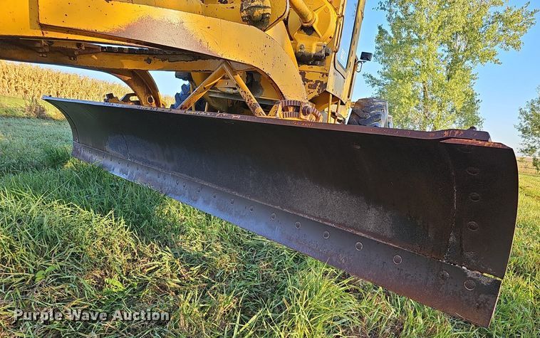 image for item DQ1174 1964 Caterpillar 12E  rigid frame motor grader