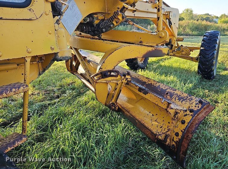 image for item DQ1174 1964 Caterpillar 12E  rigid frame motor grader