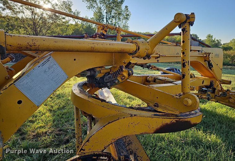 image for item DQ1174 1964 Caterpillar 12E  rigid frame motor grader