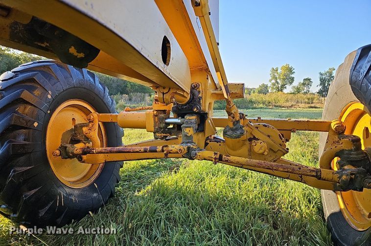 image for item DQ1174 1964 Caterpillar 12E  rigid frame motor grader