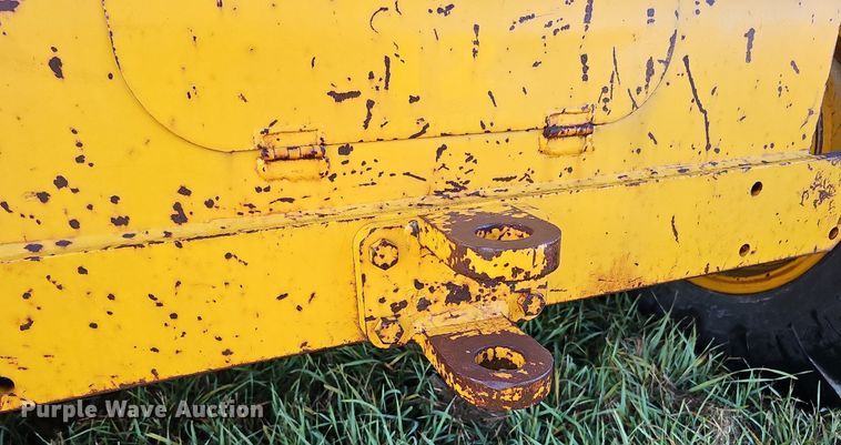 image for item DQ1174 1964 Caterpillar 12E  rigid frame motor grader