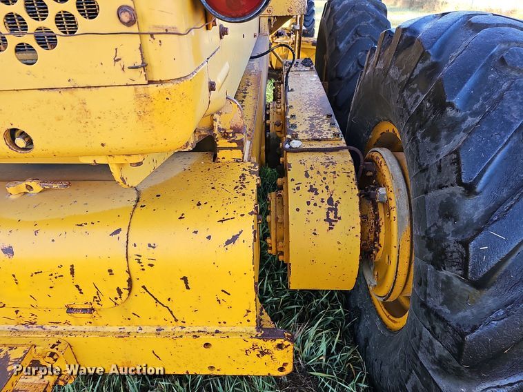 image for item DQ1174 1964 Caterpillar 12E  rigid frame motor grader