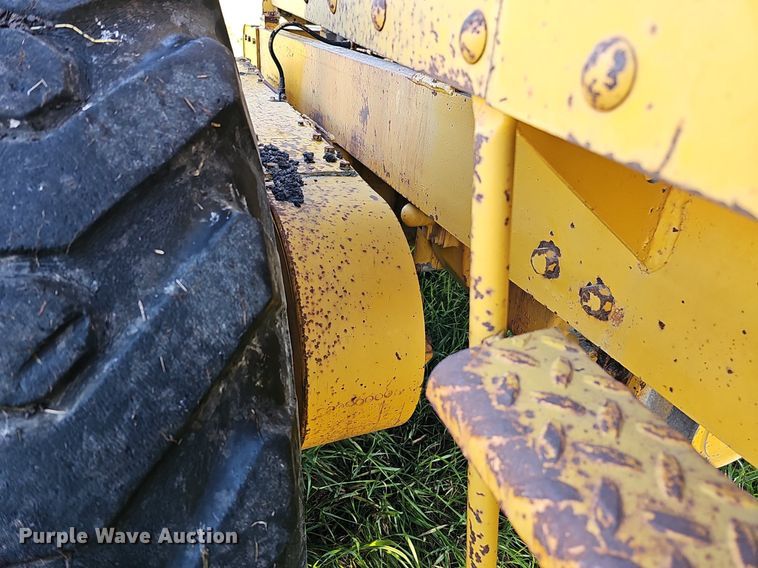 image for item DQ1174 1964 Caterpillar 12E  rigid frame motor grader