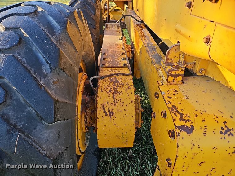 image for item DQ1174 1964 Caterpillar 12E  rigid frame motor grader