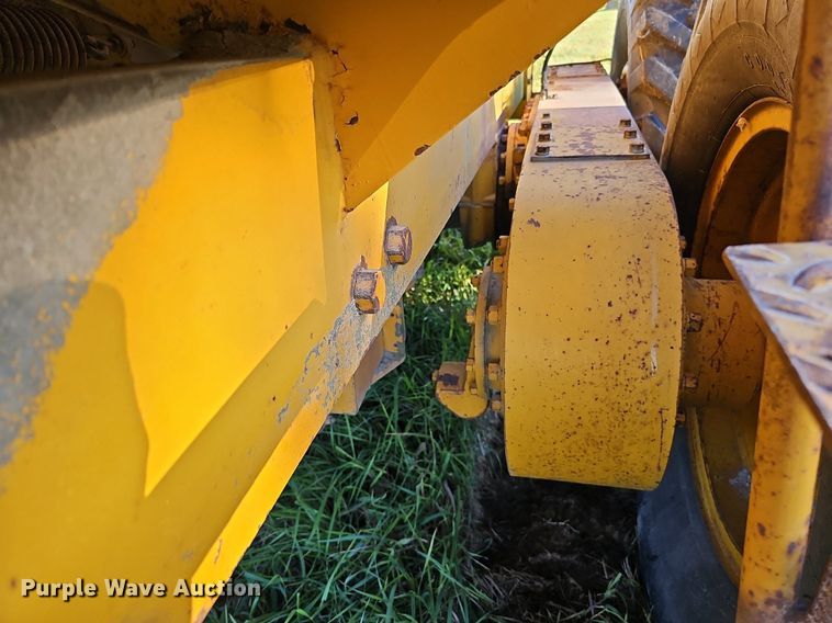 image for item DQ1174 1964 Caterpillar 12E  rigid frame motor grader