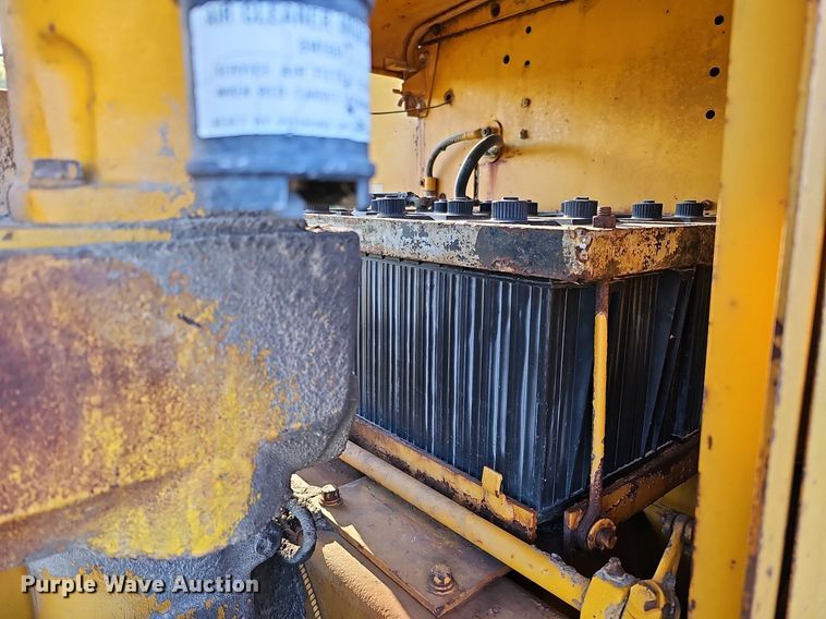 image for item DQ1174 1964 Caterpillar 12E  rigid frame motor grader