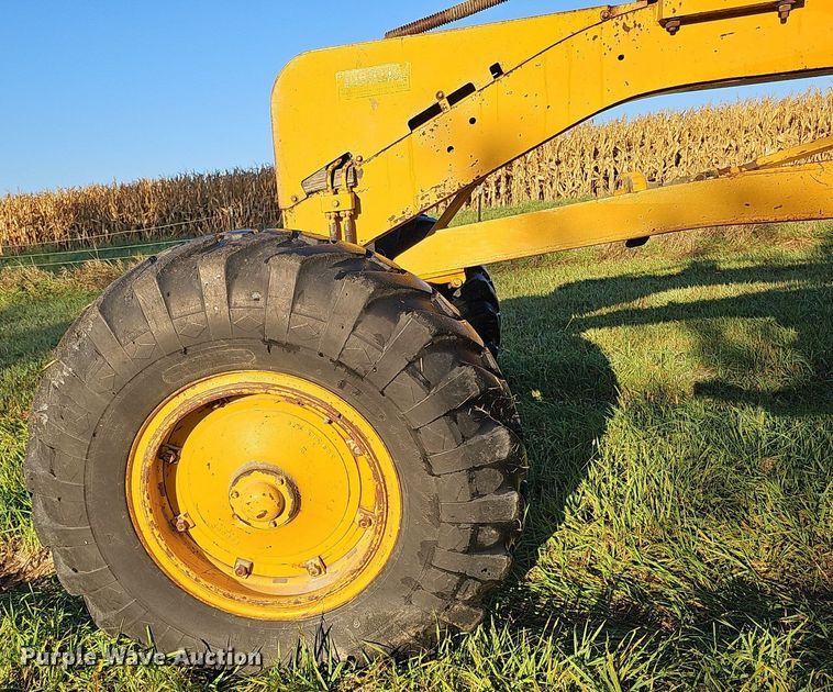 image for item DQ1174 1964 Caterpillar 12E  rigid frame motor grader