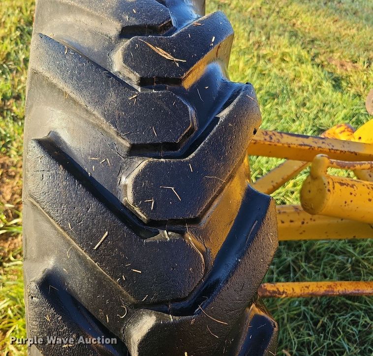 image for item DQ1174 1964 Caterpillar 12E  rigid frame motor grader