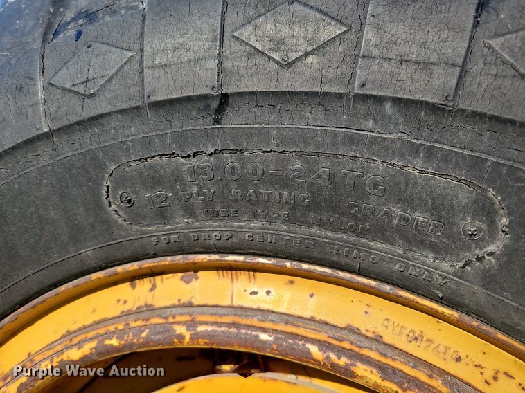 image for item DQ1174 1964 Caterpillar 12E  rigid frame motor grader