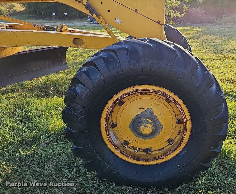 image for item DQ1174 1964 Caterpillar 12E  rigid frame motor grader