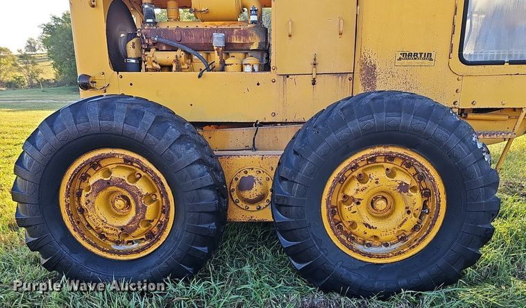 image for item DQ1174 1964 Caterpillar 12E  rigid frame motor grader