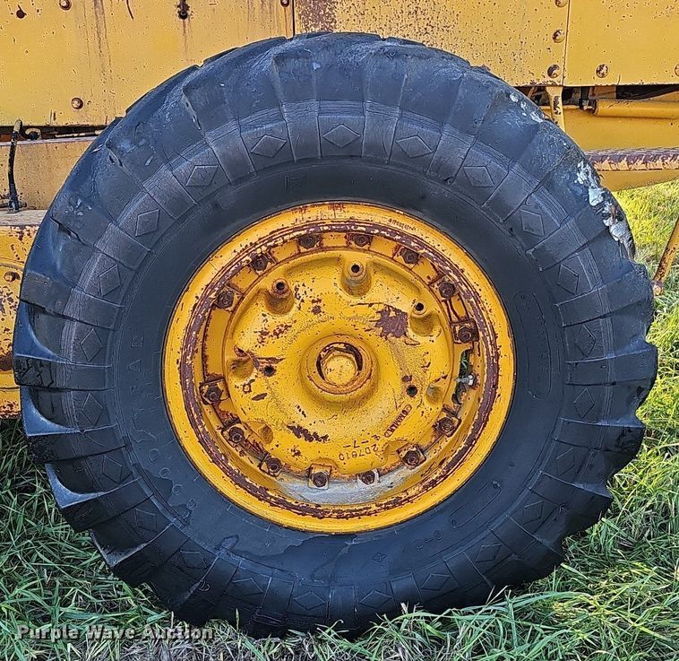 image for item DQ1174 1964 Caterpillar 12E  rigid frame motor grader