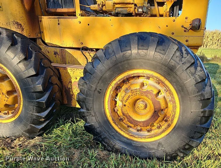 image for item DQ1174 1964 Caterpillar 12E  rigid frame motor grader