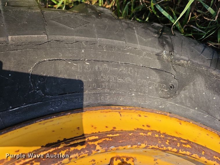 image for item DQ1174 1964 Caterpillar 12E  rigid frame motor grader