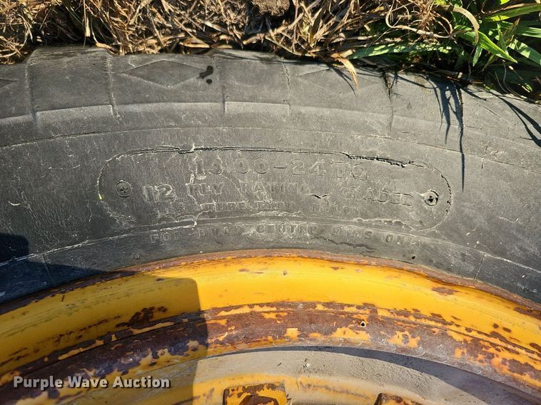 image for item DQ1174 1964 Caterpillar 12E  rigid frame motor grader