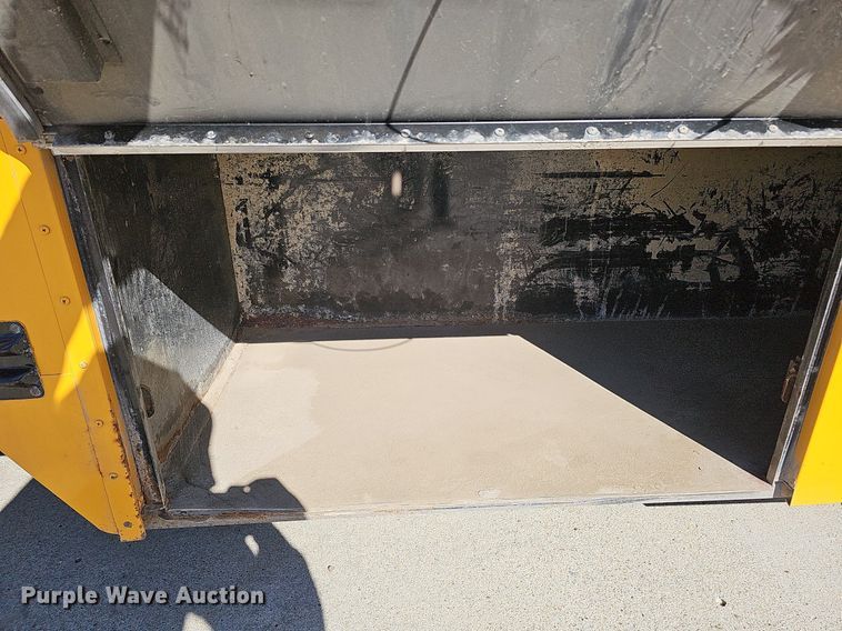 image for item DQ1194 1999 Freightliner FS65 Blue Bird  school bus