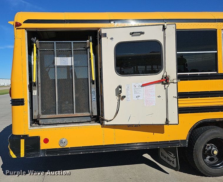 image for item DQ1194 1999 Freightliner FS65 Blue Bird  school bus