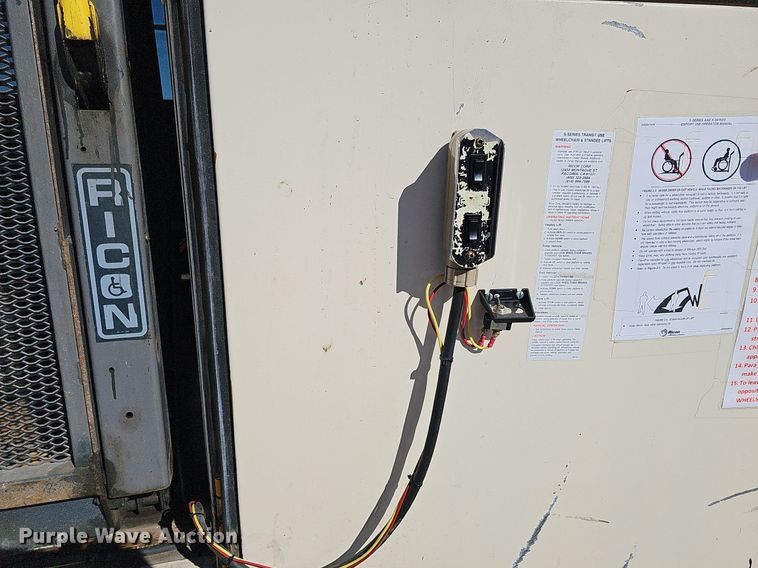 image for item DQ1194 1999 Freightliner FS65 Blue Bird  school bus