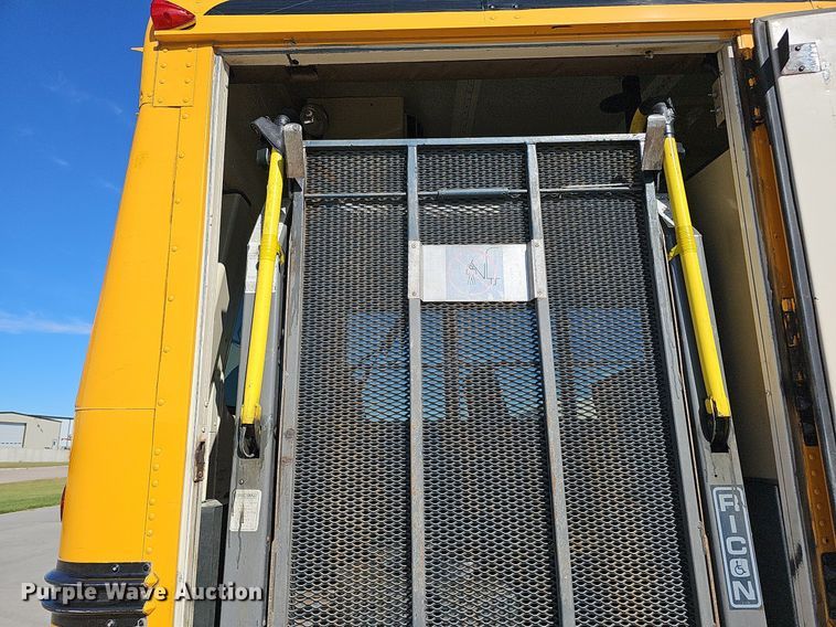 image for item DQ1194 1999 Freightliner FS65 Blue Bird  school bus