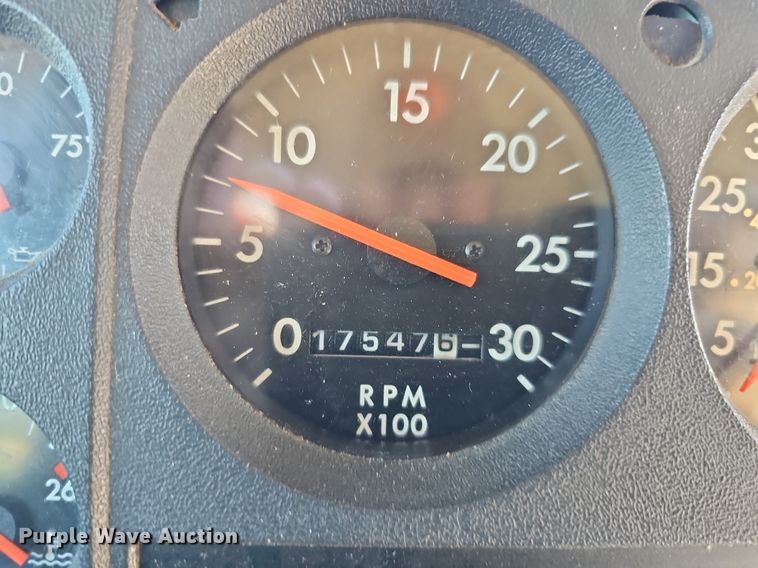 image for item DQ1194 1999 Freightliner FS65 Blue Bird  school bus