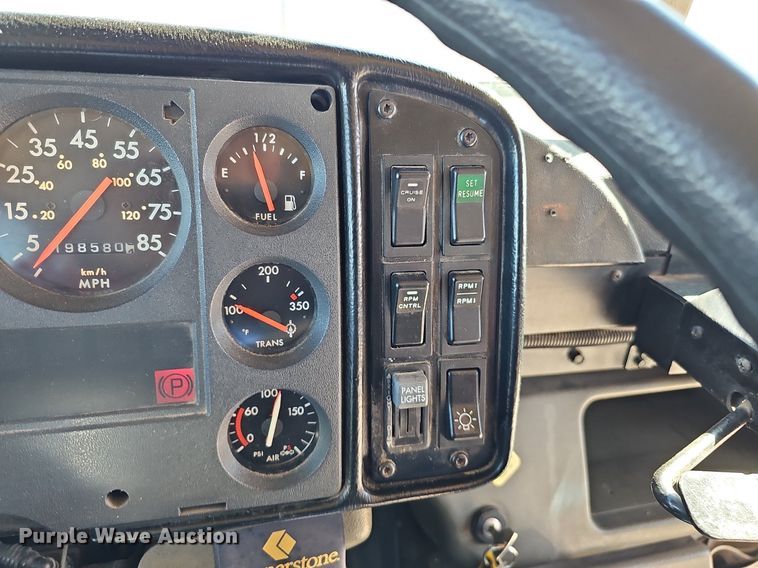 image for item DQ1194 1999 Freightliner FS65 Blue Bird  school bus