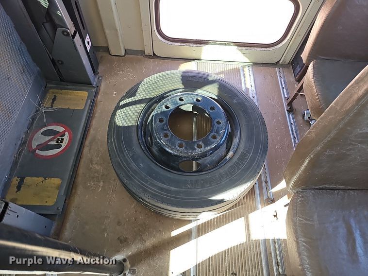 image for item DQ1194 1999 Freightliner FS65 Blue Bird  school bus