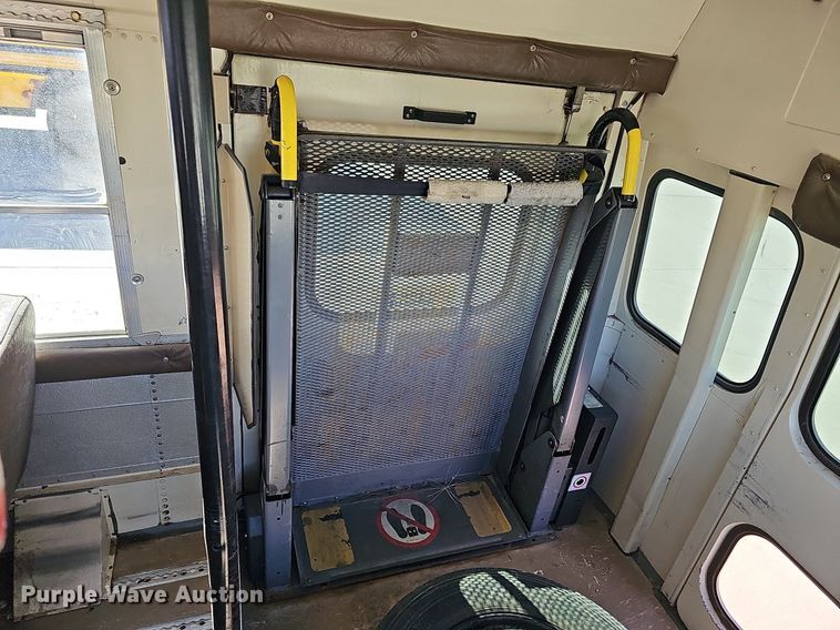 image for item DQ1194 1999 Freightliner FS65 Blue Bird  school bus