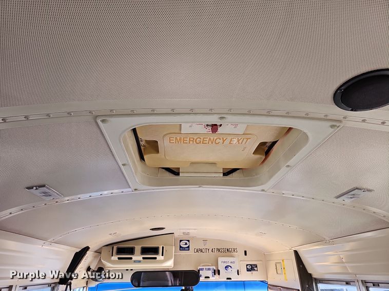 image for item DQ1194 1999 Freightliner FS65 Blue Bird  school bus