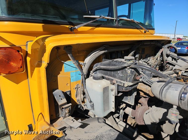 image for item DQ1194 1999 Freightliner FS65 Blue Bird  school bus