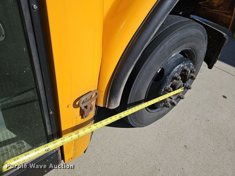 image for item DQ1194 1999 Freightliner FS65 Blue Bird  school bus