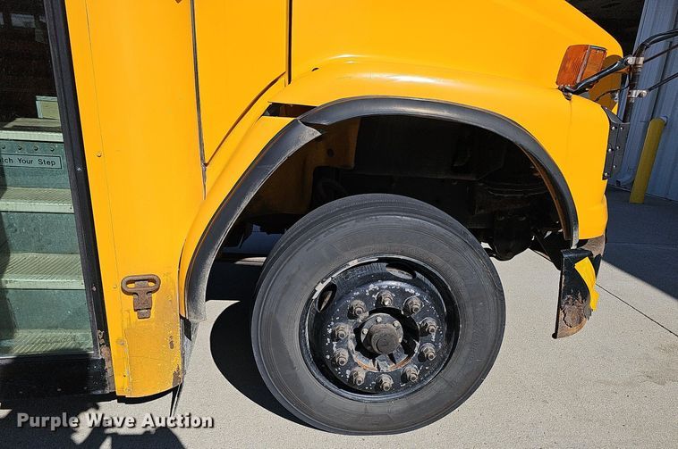 image for item DQ1194 1999 Freightliner FS65 Blue Bird  school bus